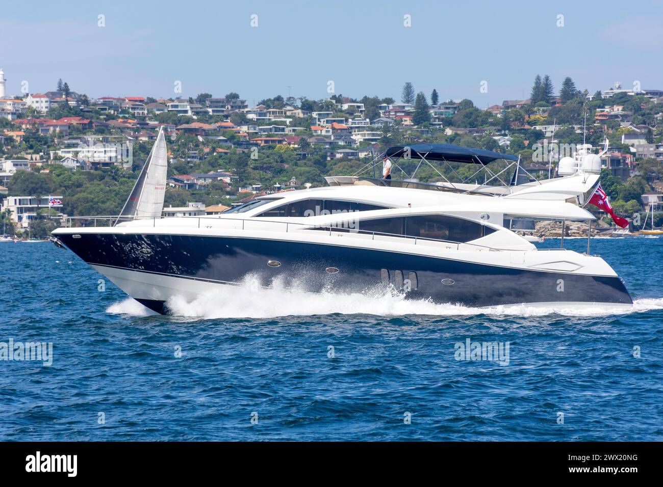 Barca da crociera con cabina di lusso nel porto di Sydney, a North Sydney, Sydney, New South Wales, Australia Foto Stock