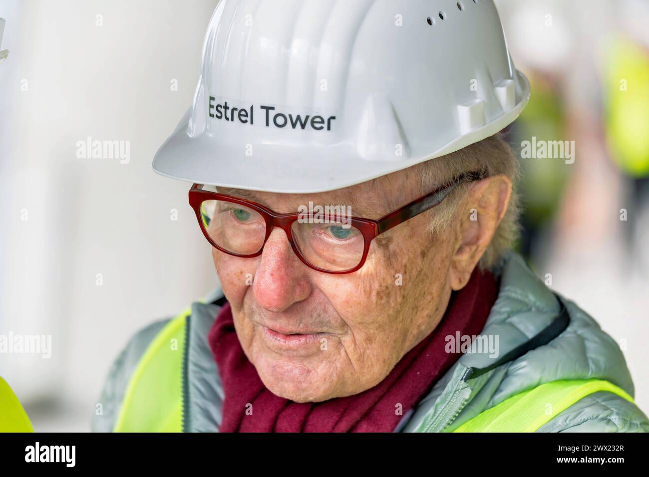 2024-03-26,Berlino,Baustelle Estrel Tower, Baubeginn Juli 2021,Eröffnung Ende 2025, brutto-Grundfläche 77,500 qm,das Gebäude wird bei Fertigstellung eine Höhe von 176 Meter haben und somit der höchste Wolkenkratzer in Berlin Sein.Pressetermin:Der Berliner Senat besucht die Baustelle.Ekkehard Streletzki **** 2024 03 26,Berlino,Estrel, inizio della costruzione della torre, inizio del 2025 luglio 2021 superficie lorda di 77.500 m2, l'edificio sarà alto 176 metri al completamento, il che lo rende il grattacielo più alto di Berlino evento stampa il Senato di Berlino visita il cantiere Ekkehard Foto Stock