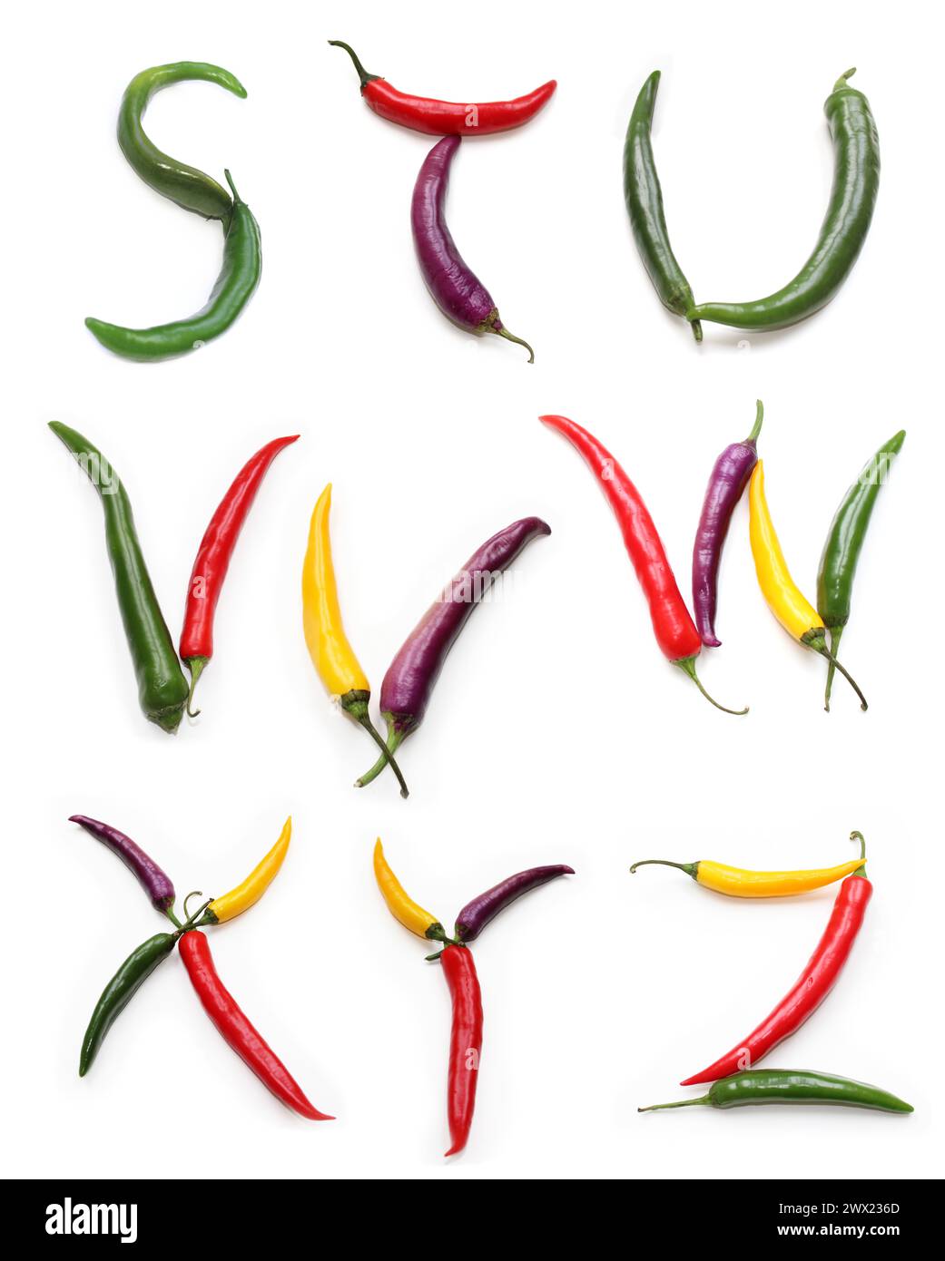 lettera s t u v w x y z di peperoncino, peperoncino rosso giallo viola verde, lettere maiuscole alfabetiche fatte di verdure, per il testo del menu, enciclopedia Foto Stock