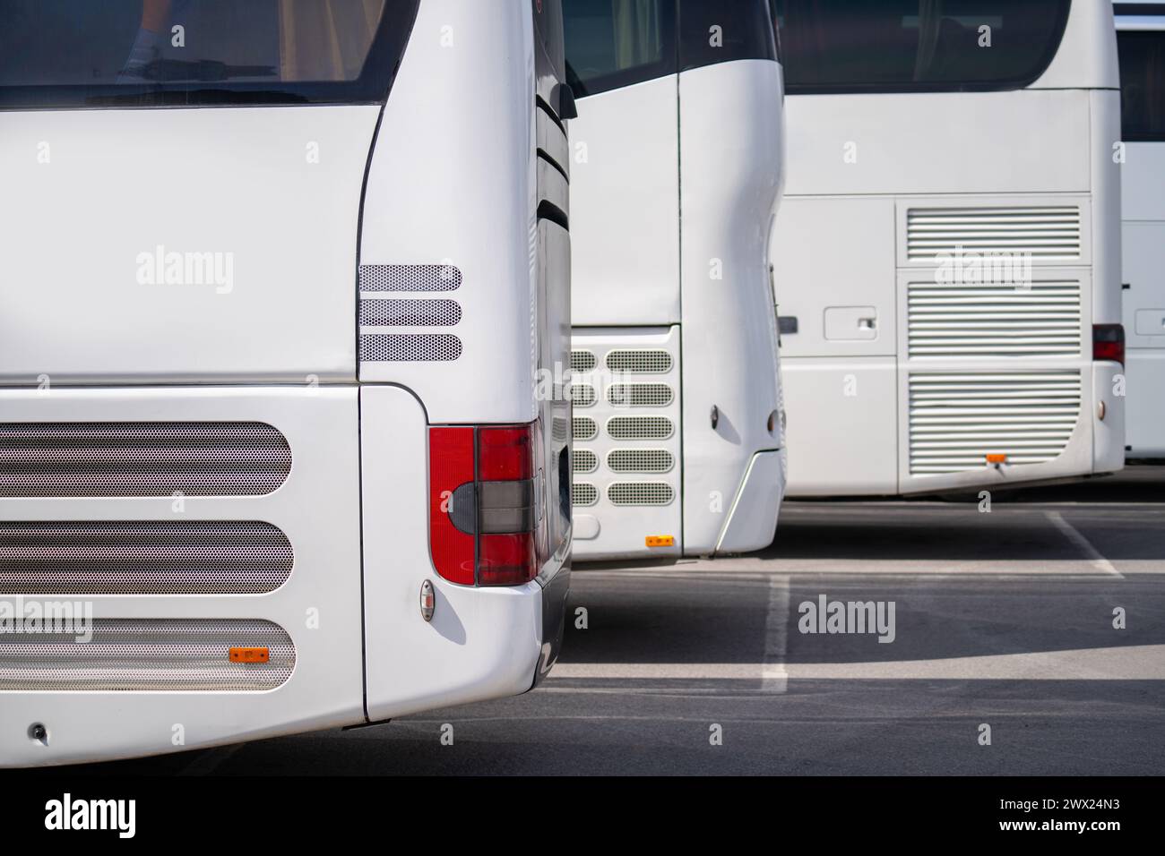 Stazione degli autobus. Parcheggio degli autobus turistici. Foto Stock