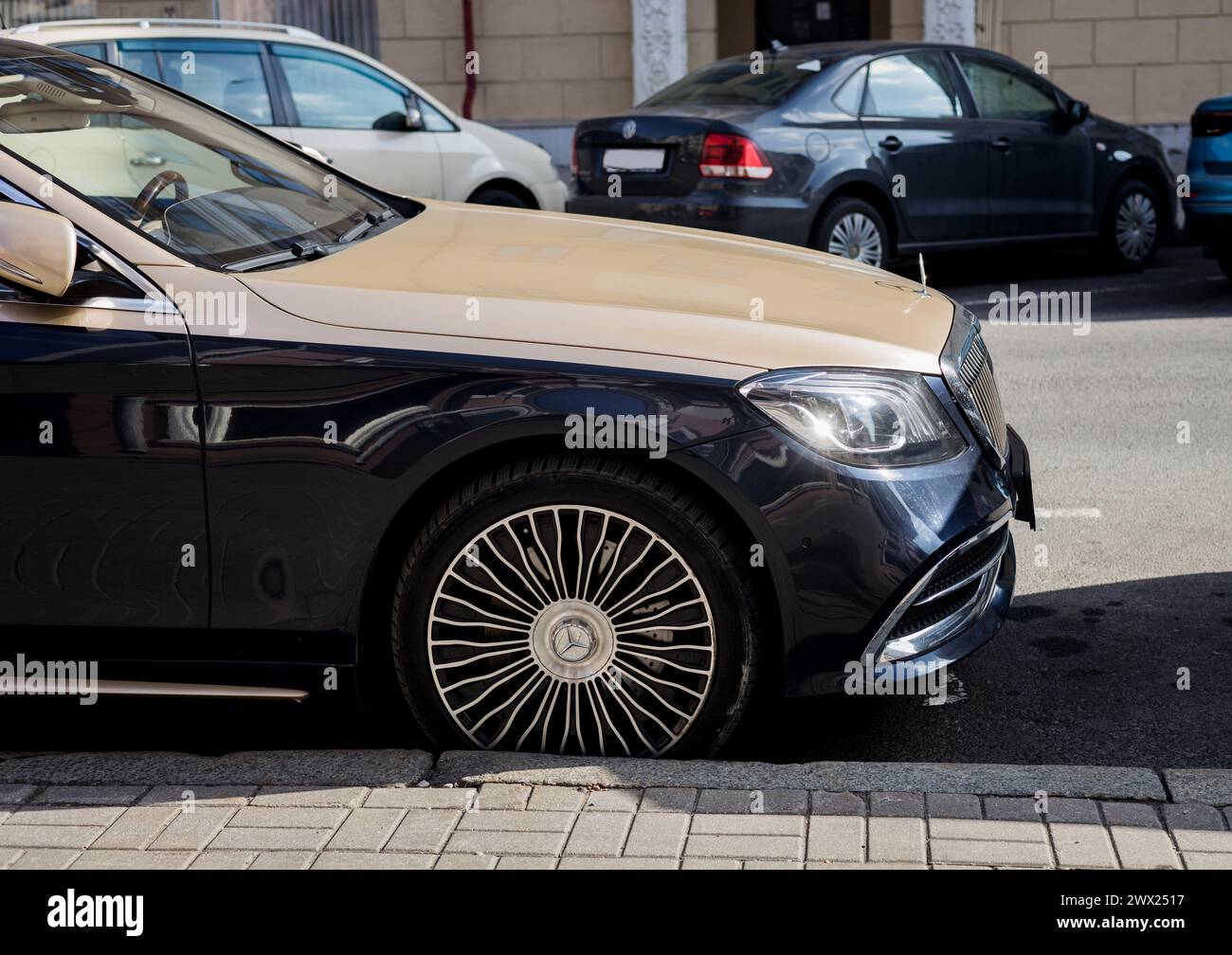 Minsk, Bielorussia, 27 marzo 2024 - Mercedes-Maybach V12 - autovettura business di lusso tedesca Foto Stock
