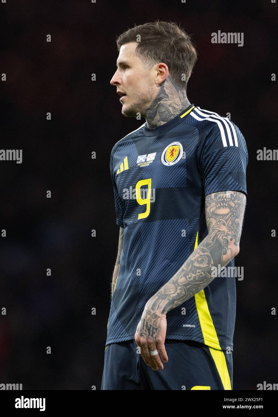 Glasgow, Regno Unito. 26 marzo 2024. Lyndon Dykes della Scozia durante l'amichevole internazionale all'Hampden Park di Glasgow. Il credito per immagini dovrebbe essere: Neil Hanna/Sportimage Credit: Sportimage Ltd/Alamy Live News Foto Stock