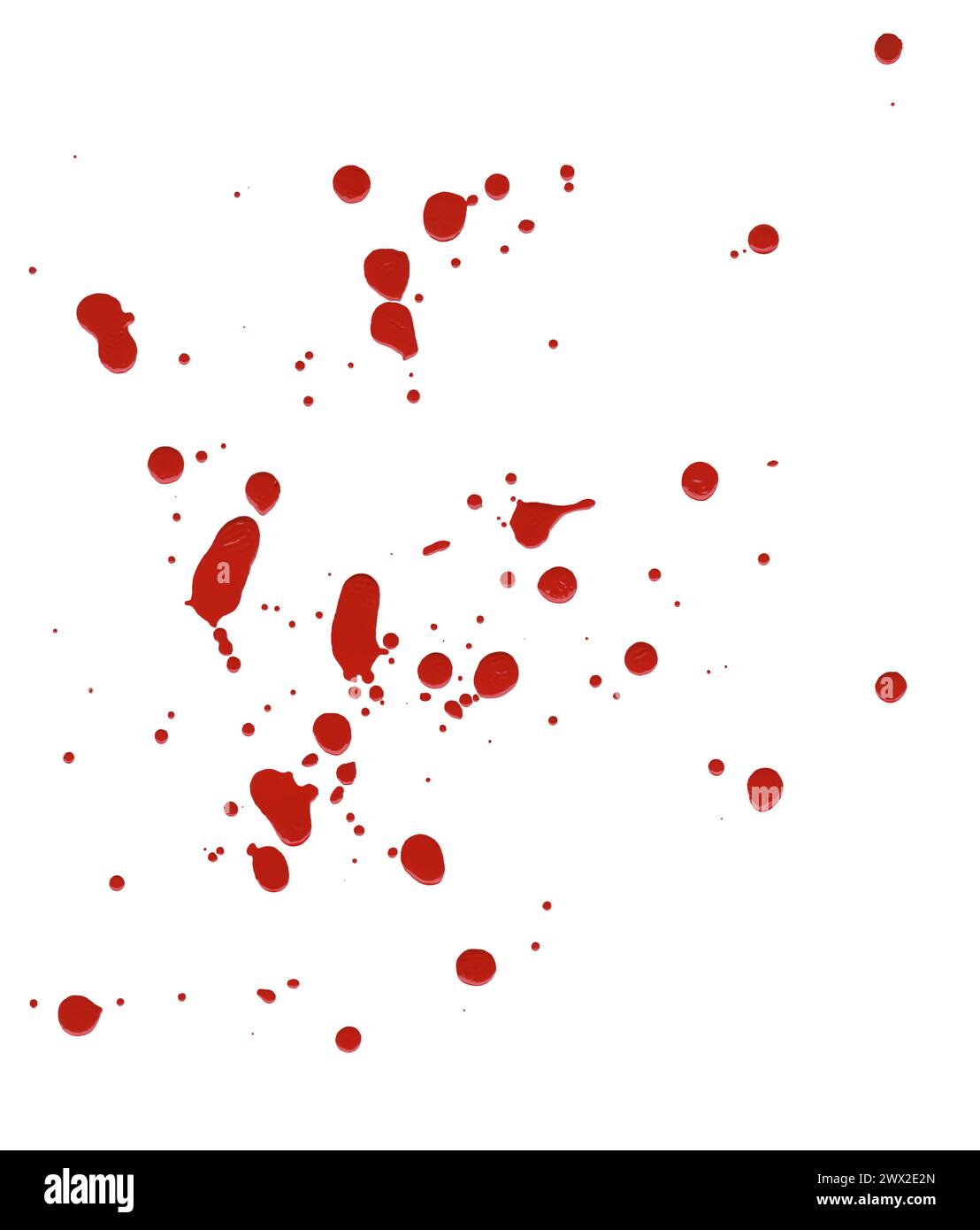 Gocce di sangue, schizzi e striscio di liquido sanguinoso su sfondo bianco isolato. Spazzola. Elemento di progettazione. Medicina, Halloween. Copia spazio Foto Stock