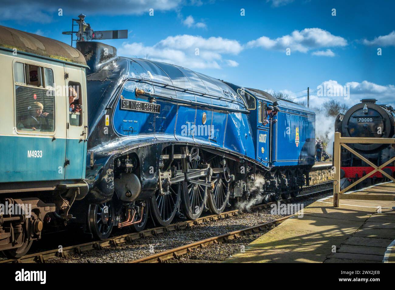 60007 Sir Nigel Gresley, LNER Classe A4 4-6-2 locomotiva a vapore "Pacific" vista sulla ferrovia del Lancashire orientale. Stazione di Ramsbottom. Foto Stock