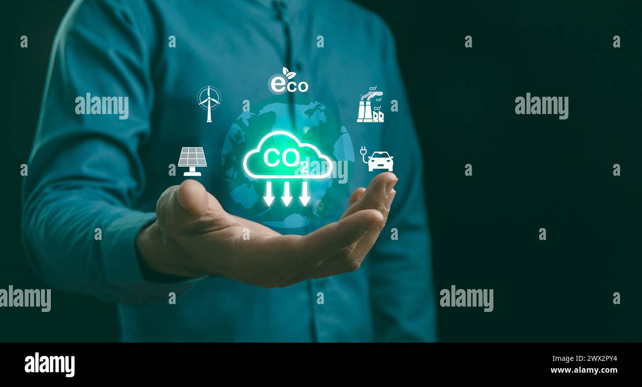 Ridurre le emissioni di CO2 e l'impronta di carbonio per limitare il riscaldamento globale e il cambiamento climatico. Sviluppo sostenibile e business verde basato su fonti rinnovabili en Foto Stock