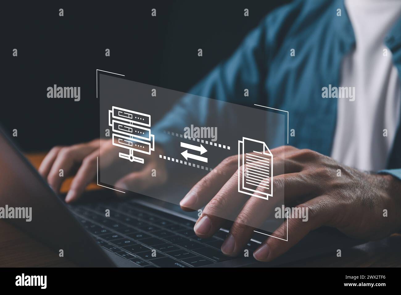 File Transfer Protocol file ricevitore e computer, trasferimento di dati tra cartelle, dati di backup, scambio di file su cartella, invio di documenti in Internet, Foto Stock