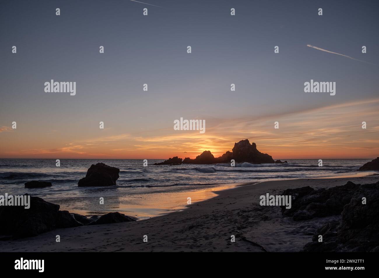 Vista al tramonto di Pfeiffer Beach a Big Sur, California, Stati Uniti Foto Stock