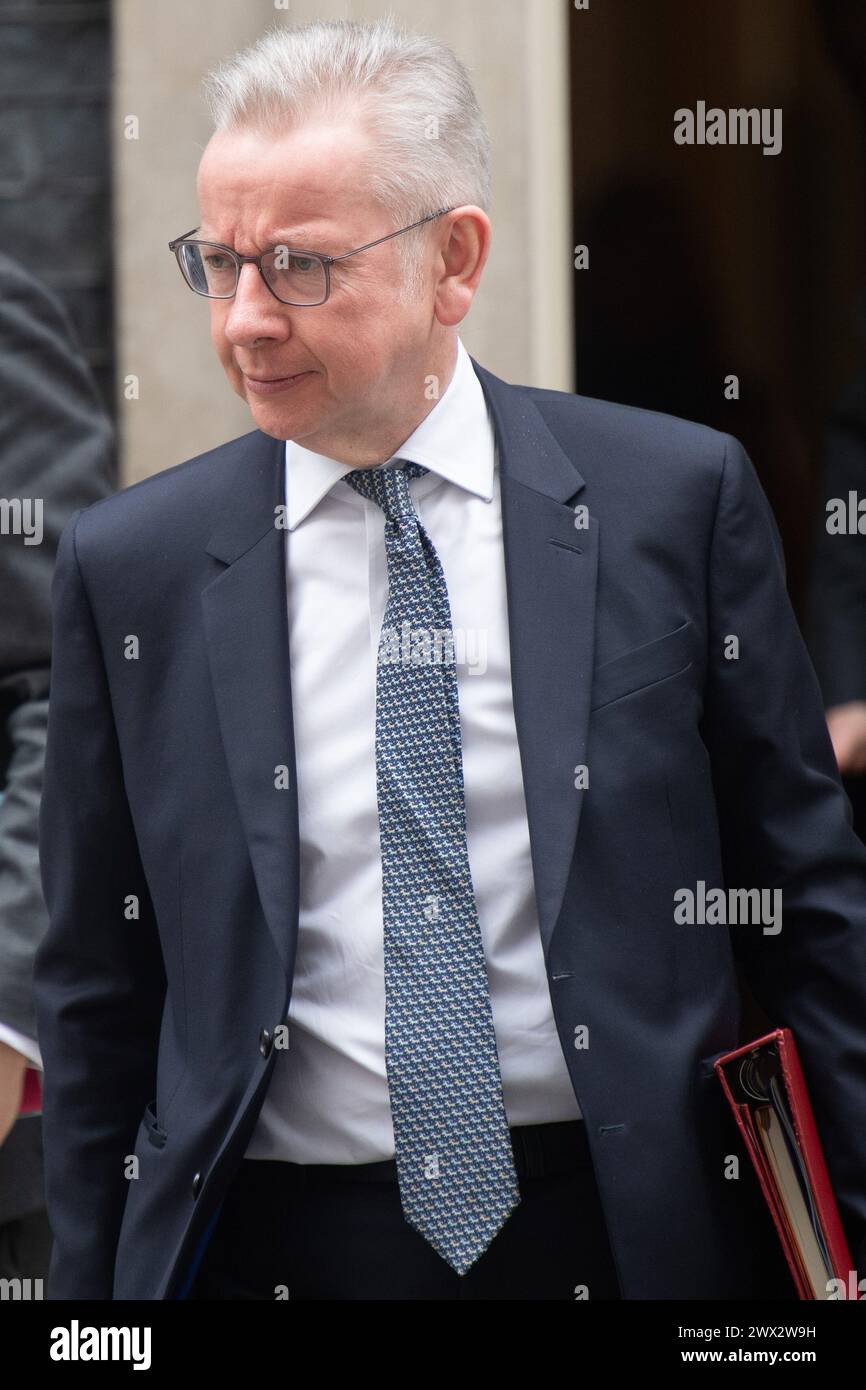 Londra, Regno Unito. 27 marzo 2024. Michael Gove - Segretario di Stato per il livellamento, gli alloggi e le comunità, Ministro delle relazioni intergovernative, si trova a Downing Street. Credito: Justin ng/Alamy Live News. Foto Stock