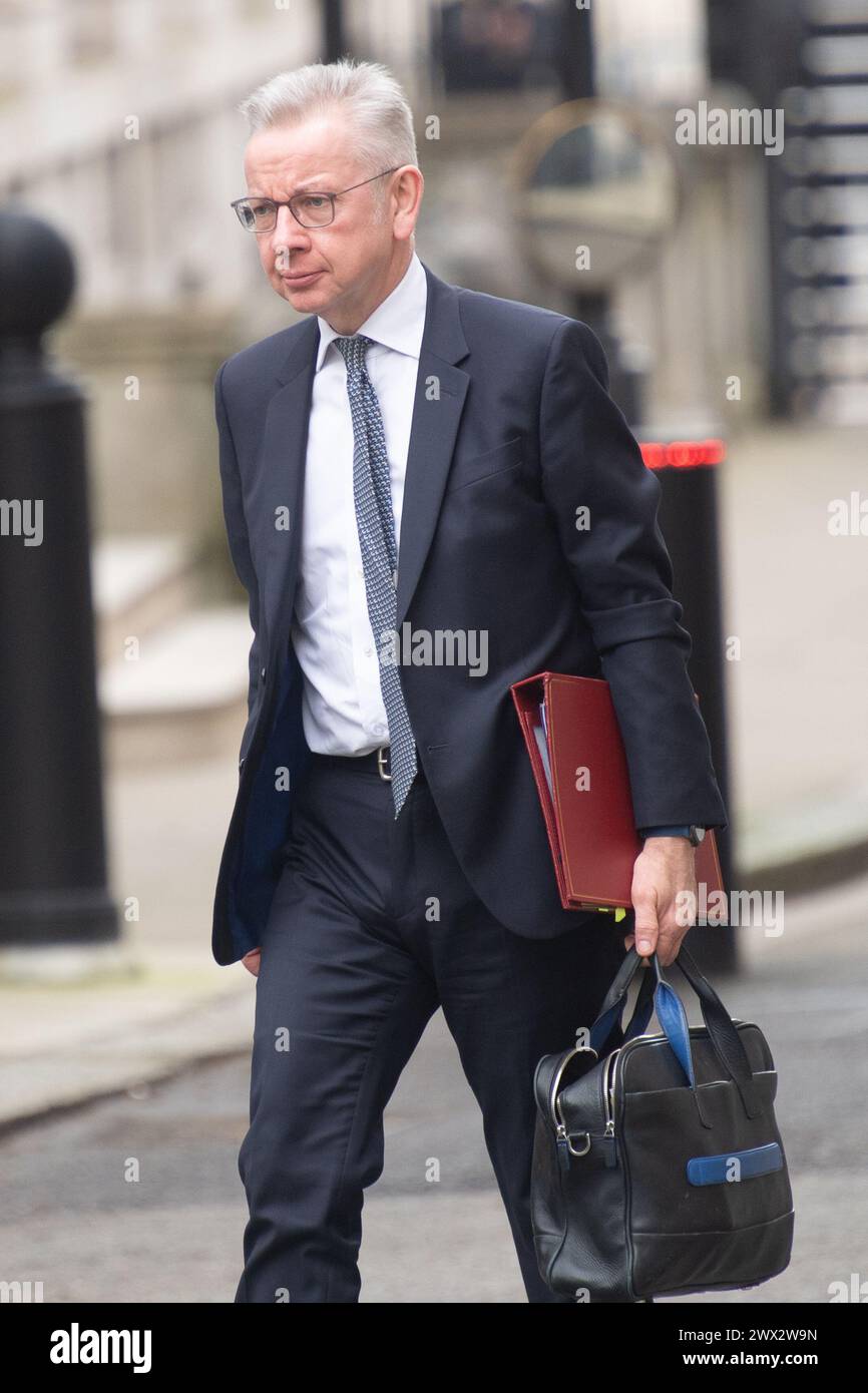 Londra, Regno Unito. 27 marzo 2024. Michael Gove - Segretario di Stato per il livellamento, gli alloggi e le comunità, Ministro delle relazioni intergovernative, si trova a Downing Street. Credito: Justin ng/Alamy Live News. Foto Stock