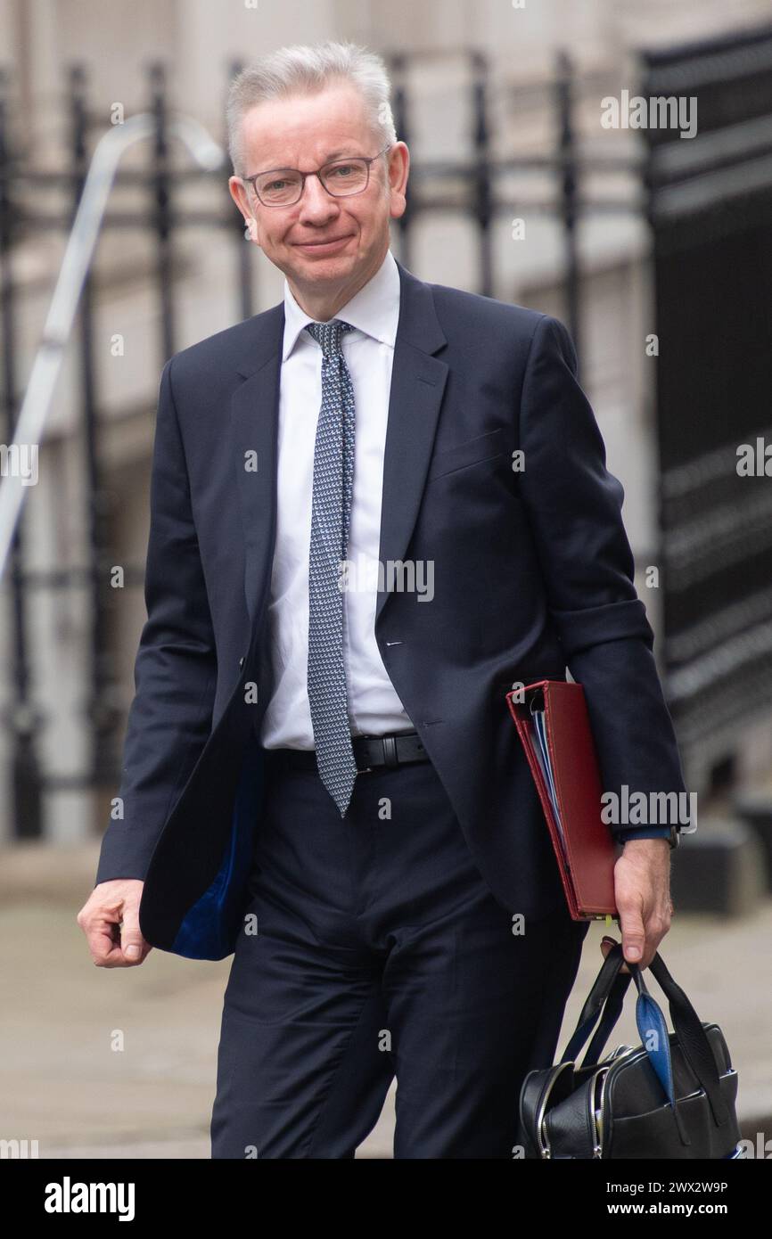 Londra, Regno Unito. 27 marzo 2024. Michael Gove - Segretario di Stato per il livellamento, gli alloggi e le comunità, Ministro delle relazioni intergovernative, si trova a Downing Street. Credito: Justin ng/Alamy Live News. Foto Stock