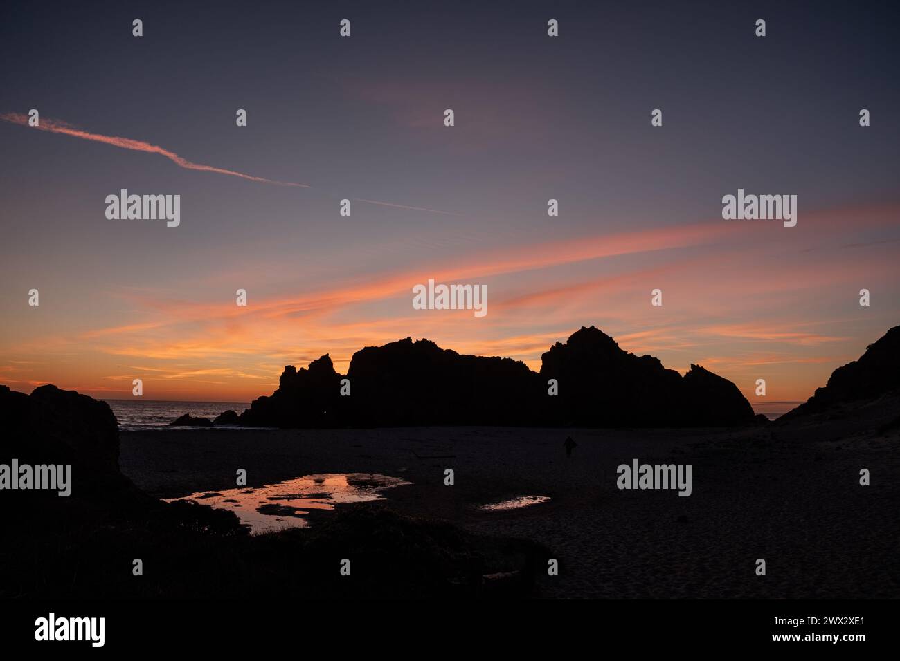 Vista al tramonto di Pfeiffer Beach a Big Sur, California, Stati Uniti Foto Stock