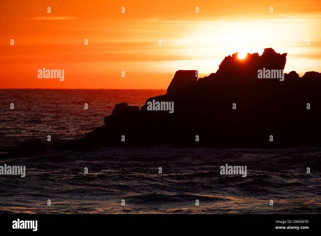 Vista al tramonto di Pfeiffer Beach a Big Sur, California, Stati Uniti Foto Stock