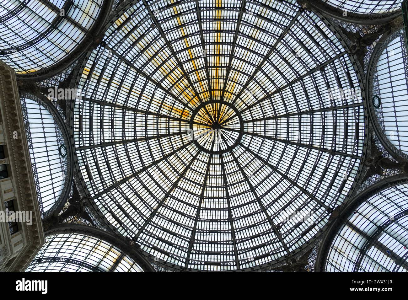 Galleria Umberto i con soffitto circolare e tetto, Napoli-Italia.03-03-2024 Foto Stock