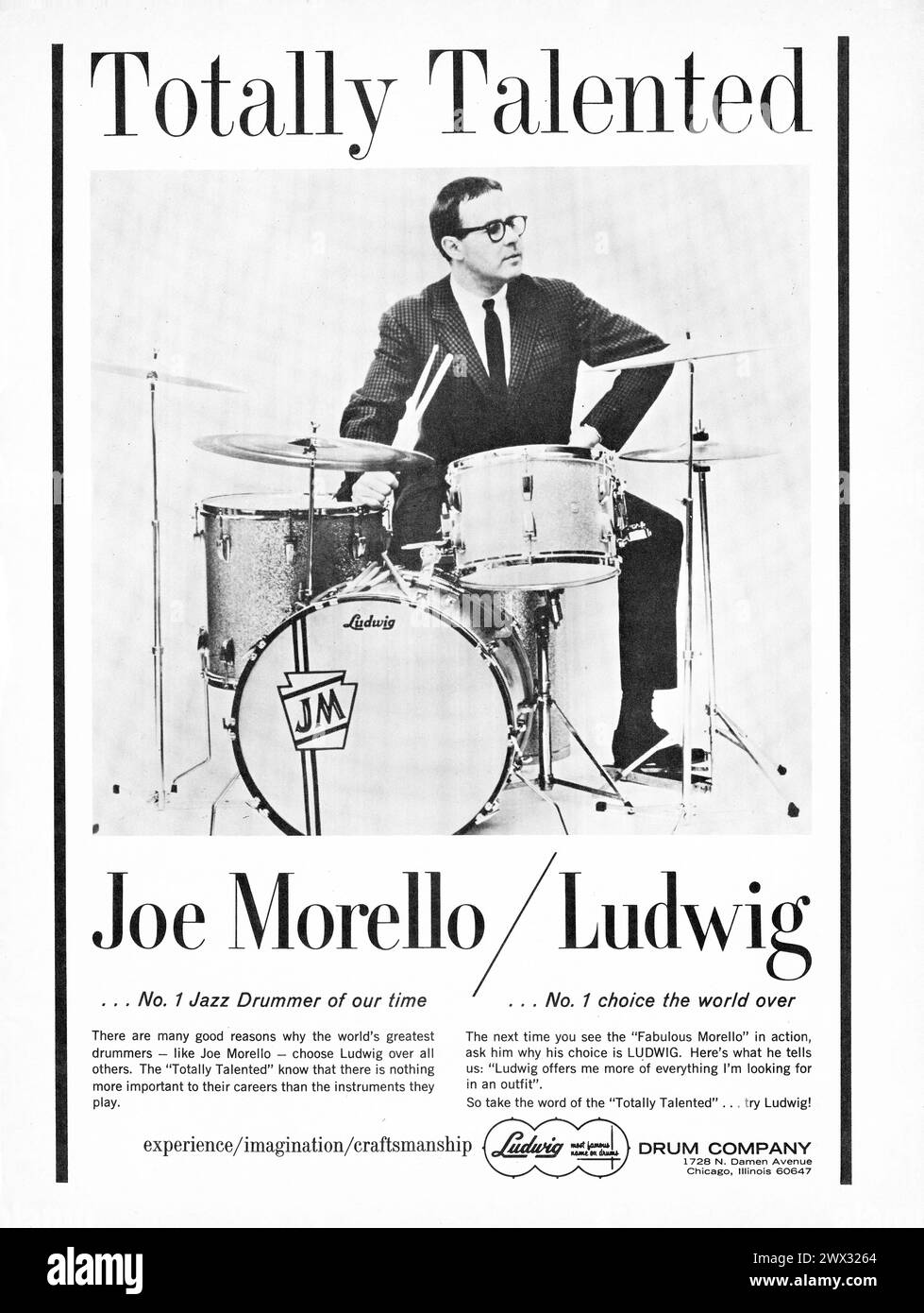 Un annuncio di una rivista dei primi anni '1960 per la batteria di Ludwig con il batterista Joe Morello, meglio conosciuto per aver suonato con il Dave Brubeck Quartet. Foto Stock
