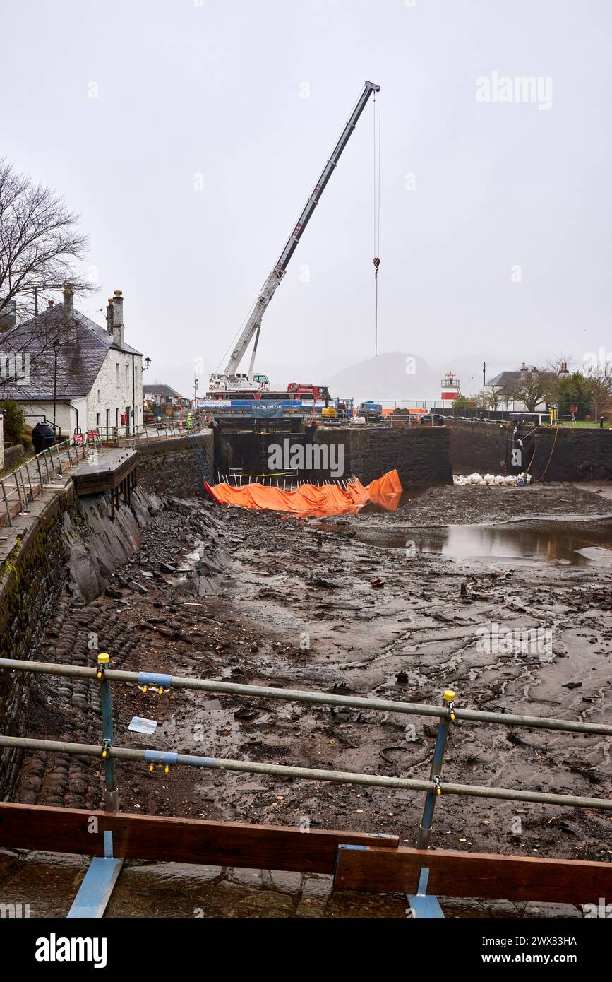 Importanti lavori di ingegneria civile intrapresi all'estremità nord-atlantica del canale Crinan. Crinan, Argyll e Bute, Scozia Foto Stock