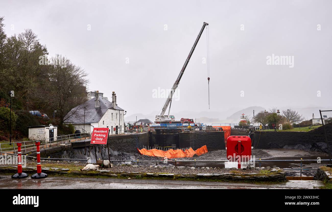 Importanti lavori di ingegneria civile intrapresi all'estremità nord-atlantica del canale Crinan. Crinan, Argyll e Bute, Scozia Foto Stock