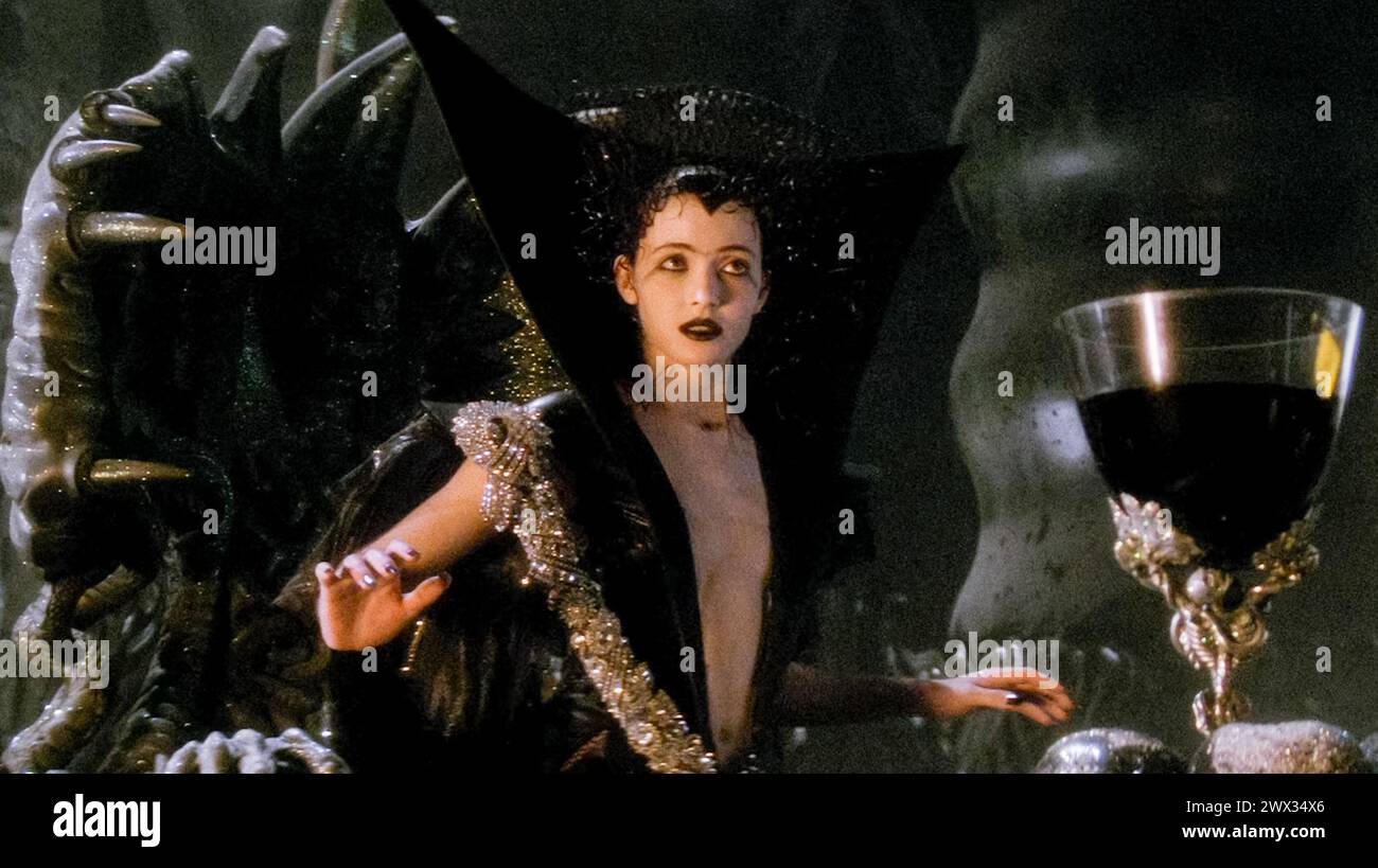 STATI UNITI. Mia Sara nel film C)Universal Pictures: Legend (1985). Trama:  Un giovane uomo deve impedire al Signore delle tenebre di distruggere la  luce del giorno e sposare la donna che ama.