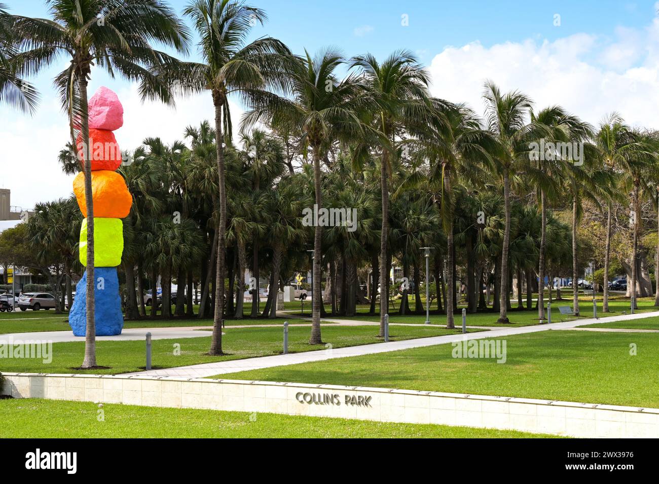 Miami Beach, Miami, Florida, Stati Uniti - 1 dicembre 2023: Vista panoramica del Collins Park vicino Miami South Beach. Foto Stock