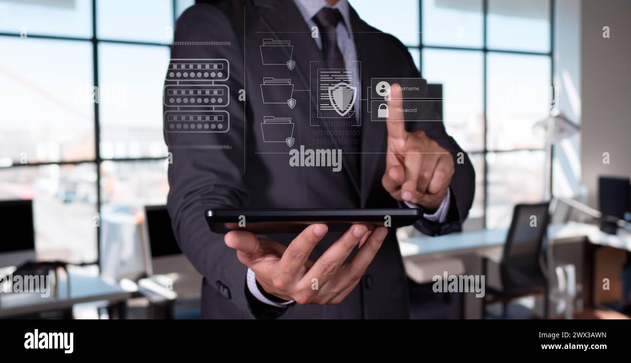 Concetto di protezione dei dati. l'uomo d'affari ha un tablet e prova ad accedere ai file protetti. Foto Stock