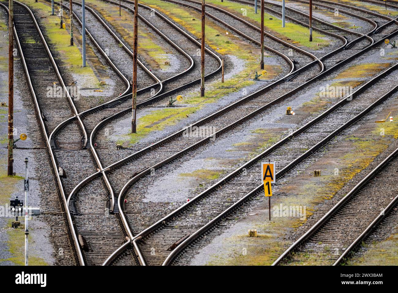 Sistemi di binari, binari di manovra, binari, diramazioni, il cantiere di smistamento Mülheim-Styrum, sulla linea ferroviaria tra Mülheim an der Ruhr e Duisburg Foto Stock