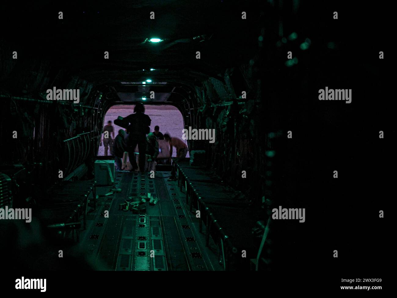 13 marzo 2024 - posizione non rivelata - i paracadutisti assegnati alla 82nd Combat Aviation Brigade, 82nd Airborne Division, sorvolano il Medio Oriente il 13 marzo 2024. (Immagine di credito: © Catessa Palone/U.S. Army/ZUMA Press Wire) SOLO PER USO EDITORIALE! Non per USO commerciale! Foto Stock