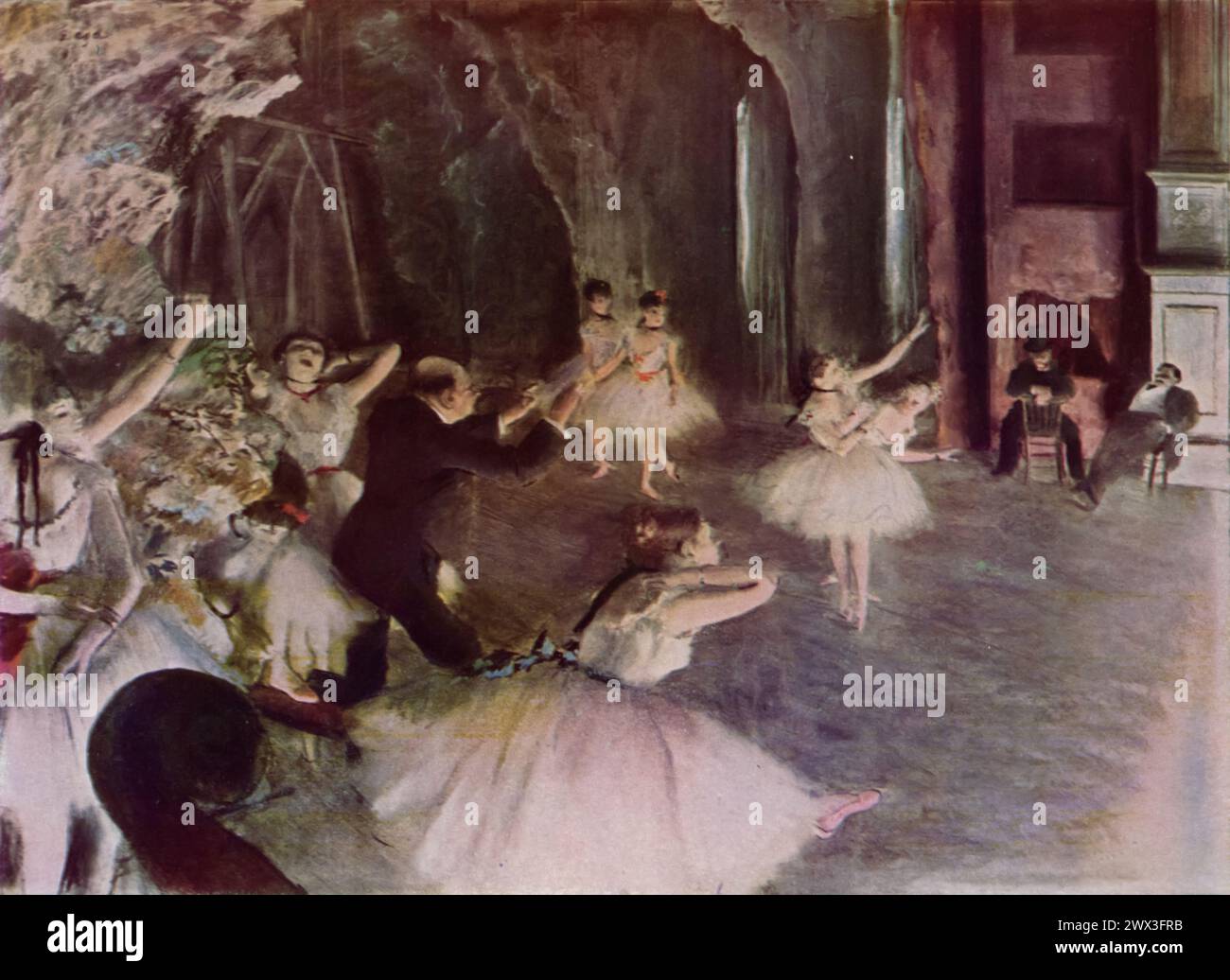 "Rehearsal on the Stage" di Edgar Degas (circa 1874), trovato al Metropolitan Museum of Art di New York, offre uno sguardo intimo in una prova di balletto. Questo lavoro è celebrato per la sua composizione innovativa e per il modo in cui cattura la luce e l'energia del momento, segnando un significativo contributo al movimento impressionista. Foto Stock