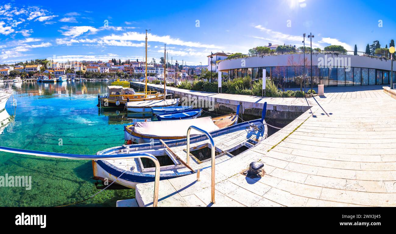 Krk. Città di Malinska porto e vista sul lungomare, isola di Krk in Croazia Foto Stock