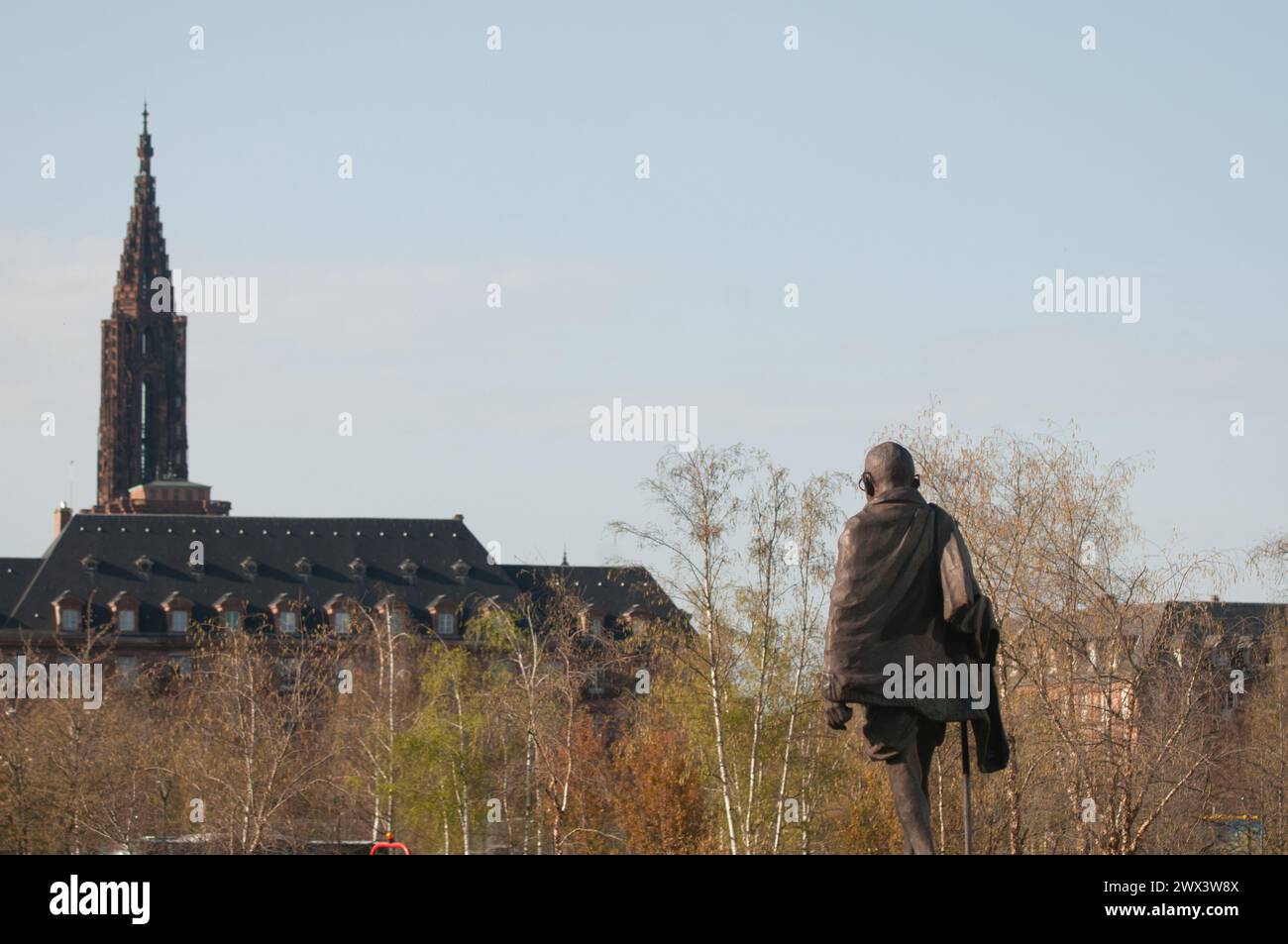 Strasburgo Rivetoile-Place de l'Etoile Strasburgo-Gandhi scultura Foto Stock