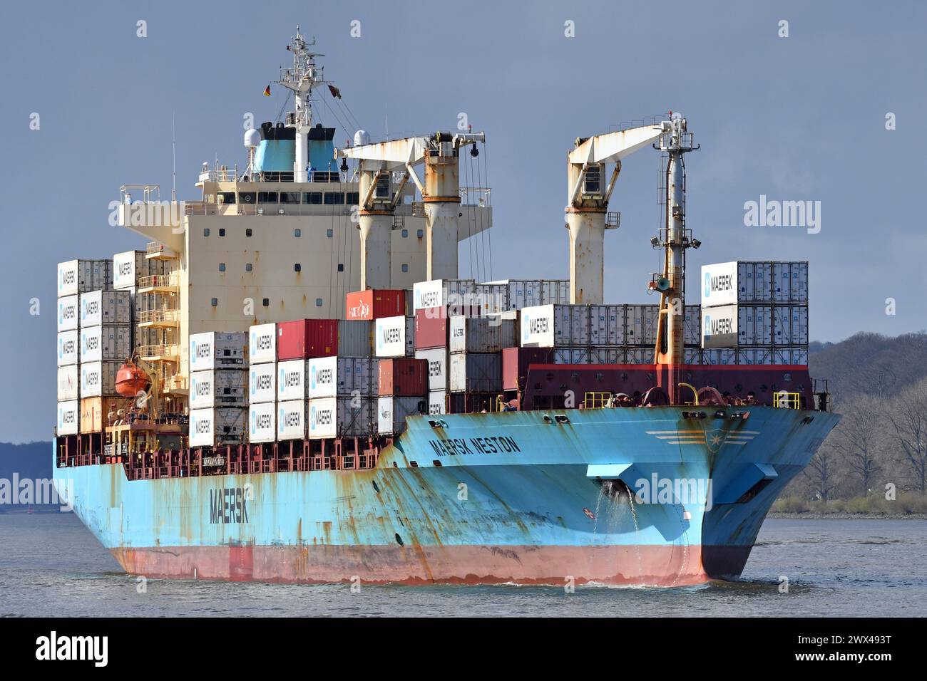 Il Containership MAERSK NESTON arriva ad Amburgo Foto Stock