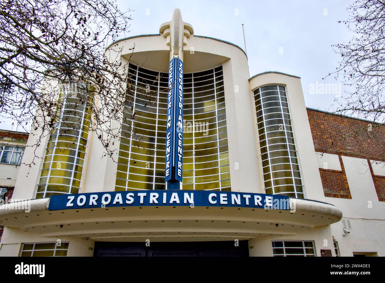 Zoroastrian Centre ospitato all'interno dell'ex Cinema di Rayners Lane, Borough of Harrow, Londra, Inghilterra, Regno Unito Foto Stock