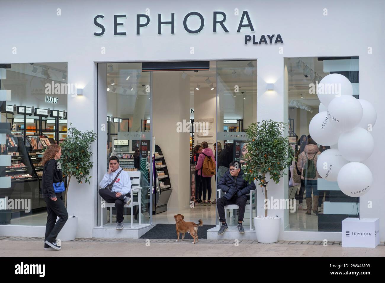 Filiale della catena cosmetica francese Sephora nella città spagnola di Sephora. Sephora è stata fondata nel 1969. Foto Stock