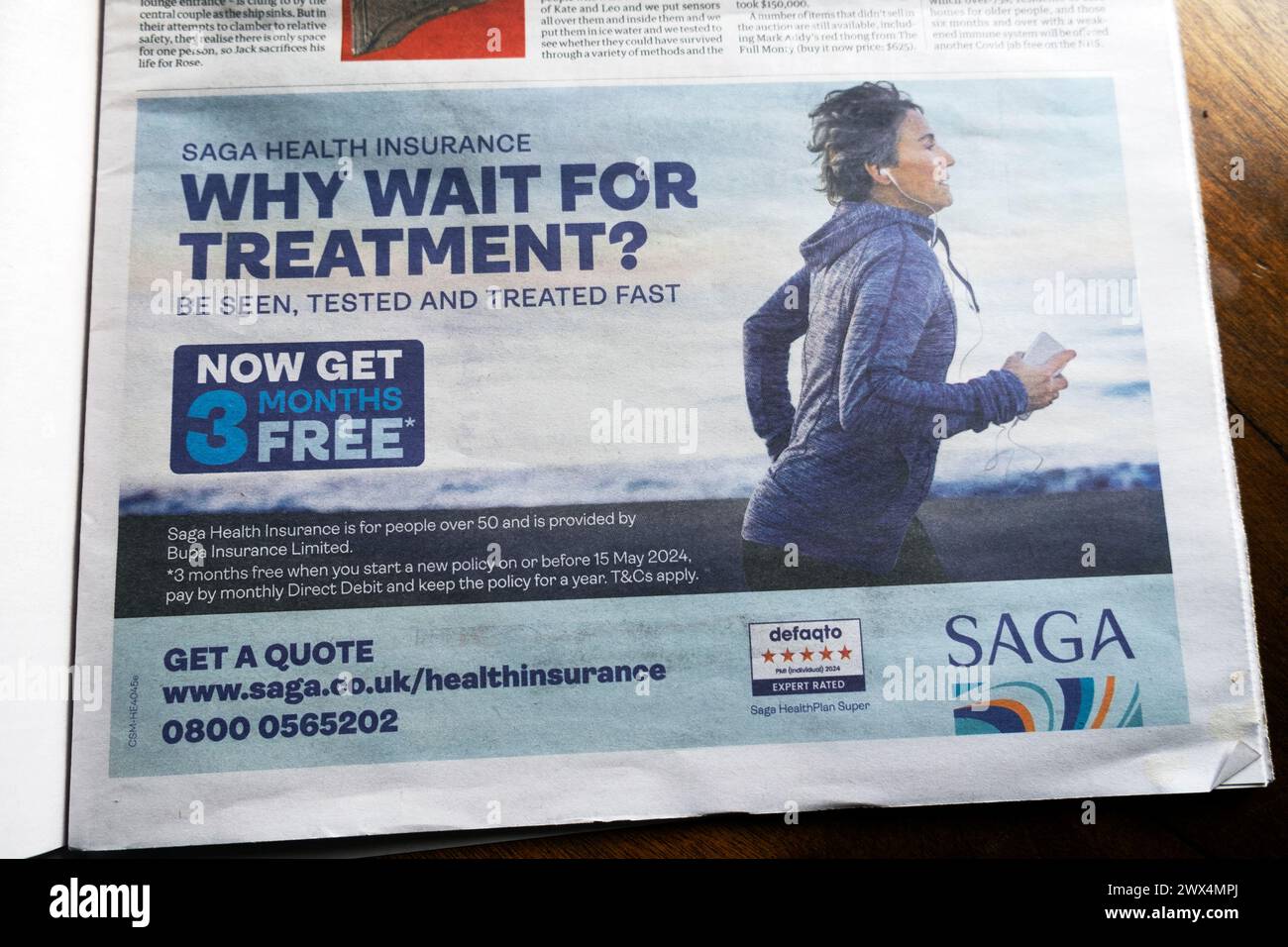 "Perché aspettare il trattamento?" Saga annuncio pubblicitario privato di assicurazione sanitaria in Guardian Newspaper 28 marzo 2024 Londra Inghilterra Regno Unito Foto Stock