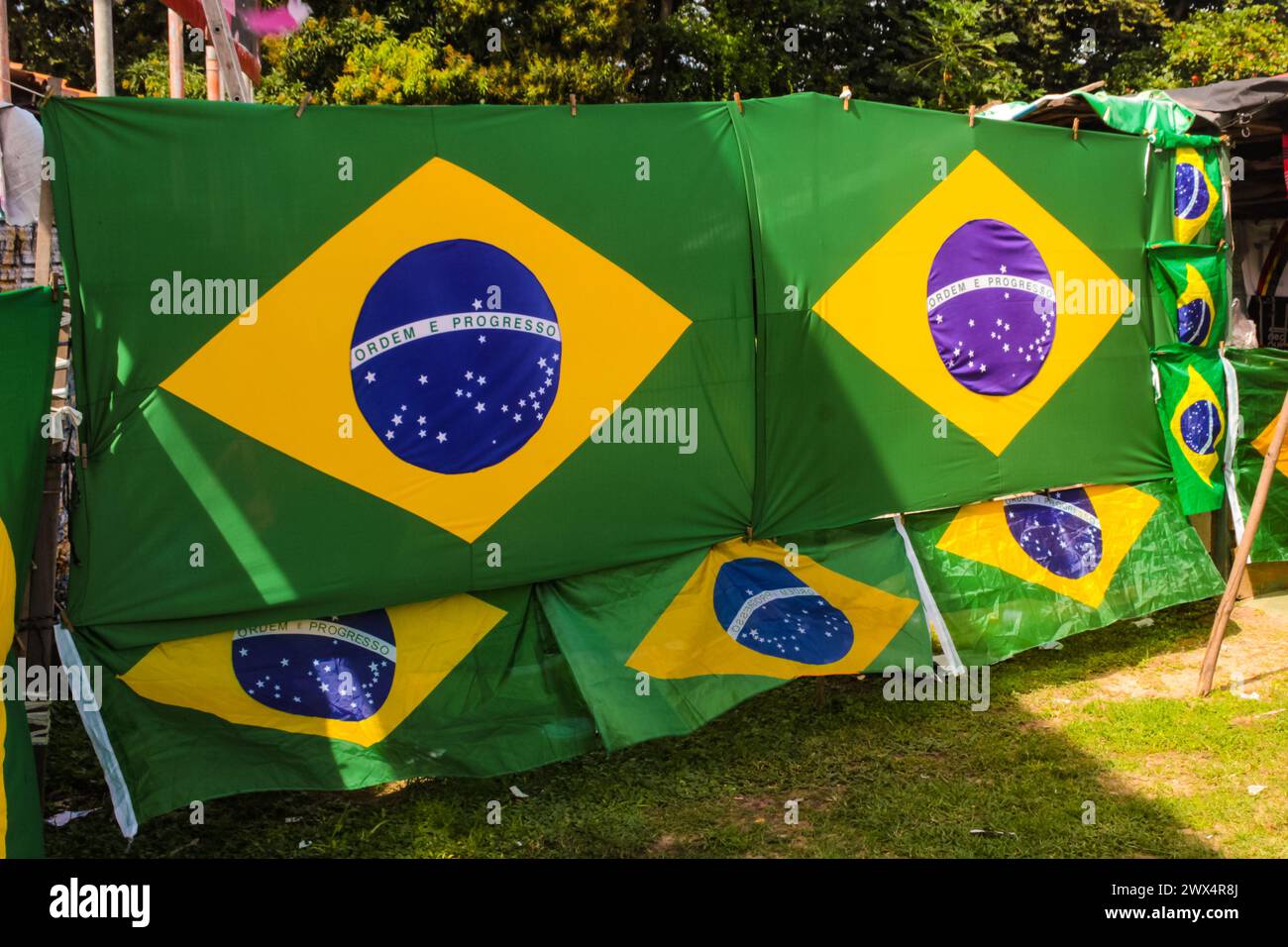 Bandiere brasiliane in vendita sul mercato di São Luís ma, Brasile Foto Stock