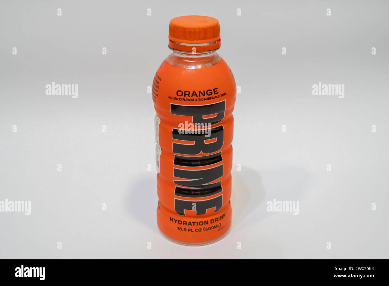 Prime è una gamma di bevande sportive, miscele di bevande e bevande energetiche creata e commercializzata da prime Hydration, LLC. Aromatizzato all'arancia. Foto Stock
