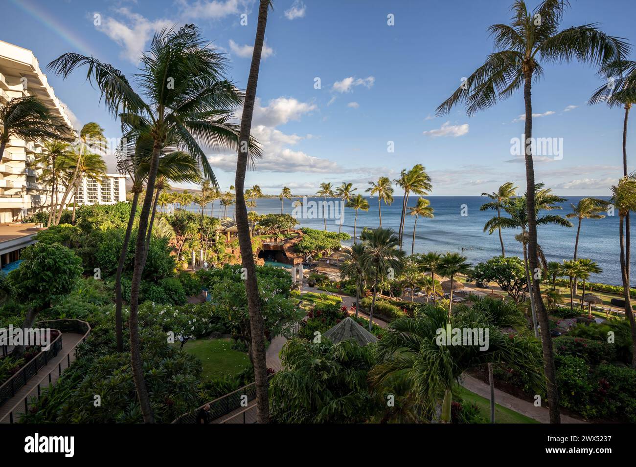 Affacciato sul blu cristallino dell'Oceano Pacifico e sulle torreggianti palme di Ka'anapali Beach, situato a Lahaina, Hawaii, sull'isola di Maui. Foto Stock