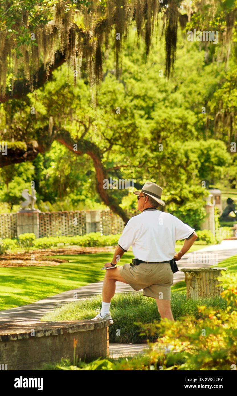 Man gode di una vista sui Brookgreen Gardens, South Carolina USA Foto Stock