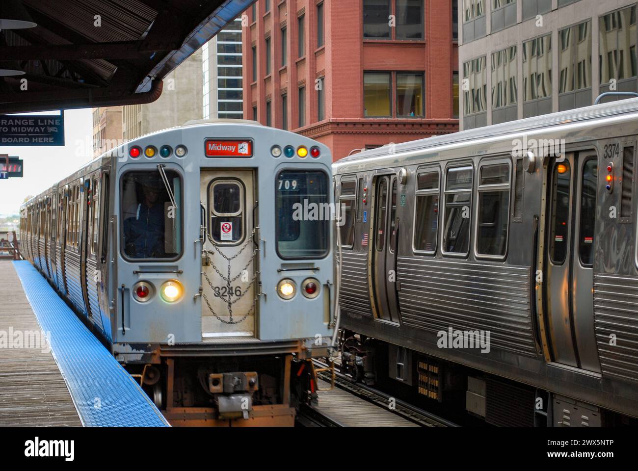 Treni sulla Chicago L. Foto Stock