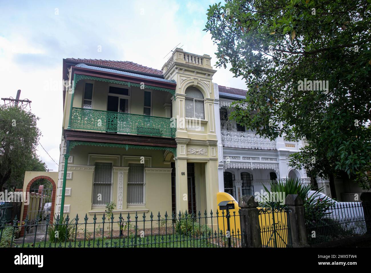 Case e case australiane nel sobborgo occidentale interno di Sydney di Annandale, nuovo Galles del Sud, Australia Foto Stock