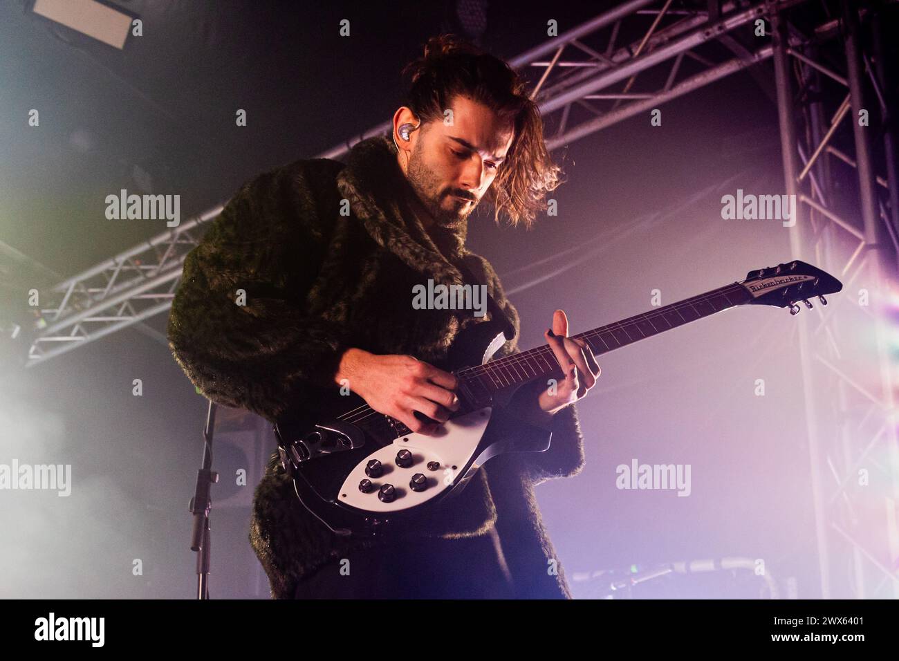 Jan Peteh della band slovena Joker Out si esibisce dal vivo al Circolo Magnolia di Milano, il 27 2024 marzo Foto Stock
