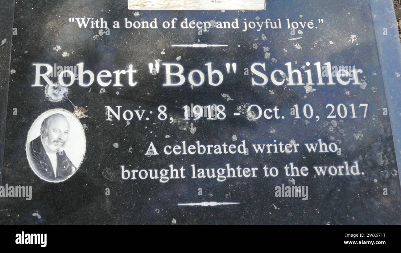 Mission Hills, California, USA 26 marzo 2024 lo sceneggiatore televisivo Bob Schiller grave all'Eden Memorial Park il 26 marzo 2024 a Mission Hills, California, USA. Ha lavorato in i Love Lucy, Make Room for Daddy, The Ann Sothern Show, The Carol Burnett Show, The Phyllis Diller Show, Maude, Archie BunkerÕs Place, The Flip Wilson Show, The Lucy Show, The Red Skelton Show, The Bob Cummings Show, All in the Family e molti altri. Foto di Barry King/Alamy Stock Photo Foto Stock