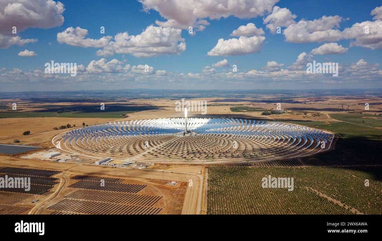 Veduta aerea del Gemasolar Thermosolar Plant. Energia solare. Energia verde. Alternative al combustibile fossile. Ecocompatibile. Foto Stock