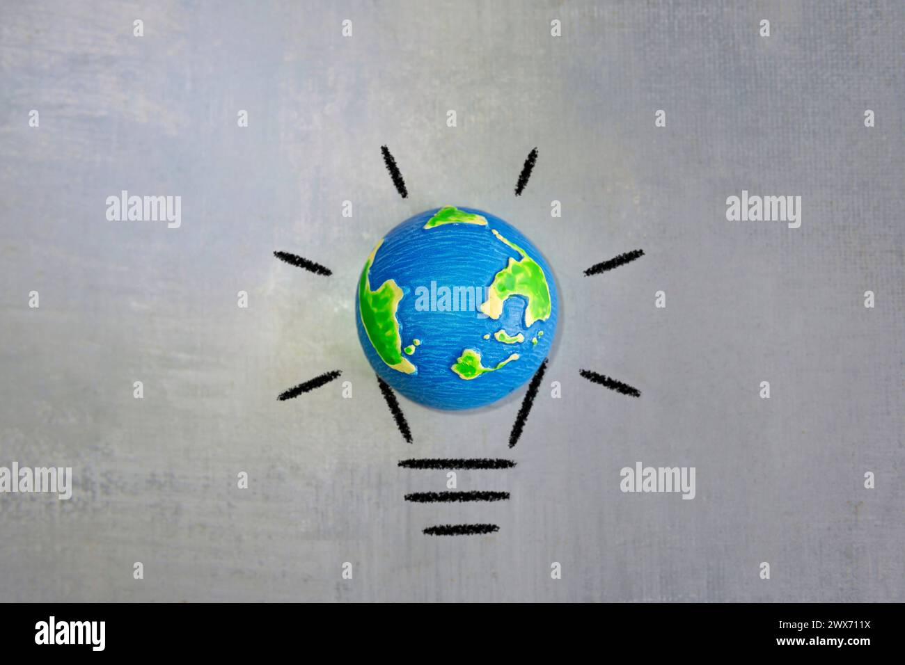 Disegno di una lampadina illuminata e di un globo mondiale con spazio di copia. Earth Hour, concetto di energia rinnovabile. Foto Stock