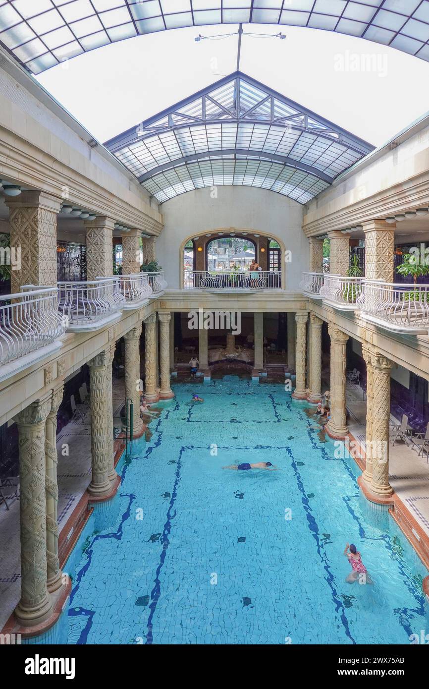 Ungheria, Budapest, i bagni termali e la piscina di Gellert, noti anche semplicemente come bagni Gellert, sono un complesso di bagni e fanno parte del famoso Foto Stock