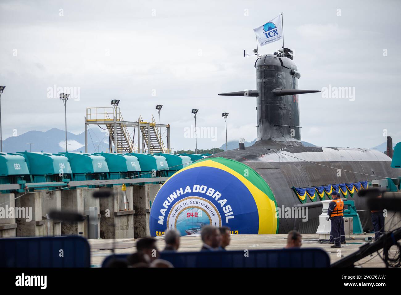 Brasile, Brasile. 27 marzo 2024. Il sottomarino Tonelero, il terzo che il Brasile ha costruito attraverso una partnership con la Francia nell'ambito del programma di sviluppo sottomarino (ProSub), si trova presso il complesso navale di Itaguai, nello stato di Rio de Janeiro, Brasile, il 27 marzo 2024. Crediti: Claudia Martini/Xinhua/Alamy Live News Foto Stock