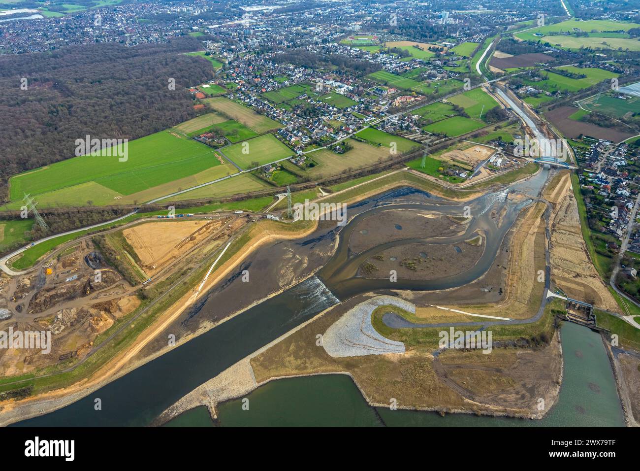 Luftbild, Neue Emschermündung in den Fluss Rhein, blaue Brücke Hagelstraße, Eppinghoven, Dinslaken, Nordrhein-Westfalen, Deutschland ACHTUNGxMINDESTHONORARx60xEURO *** Vista aerea, nuovo estuario Emscher nel fiume Reno, ponte blu Hagelstraße, Eppinghoven, Dinslaken, Renania settentrionale-Vestfalia, Germania ATTENTIONxMINDESTHONORARx60xEURO Foto Stock