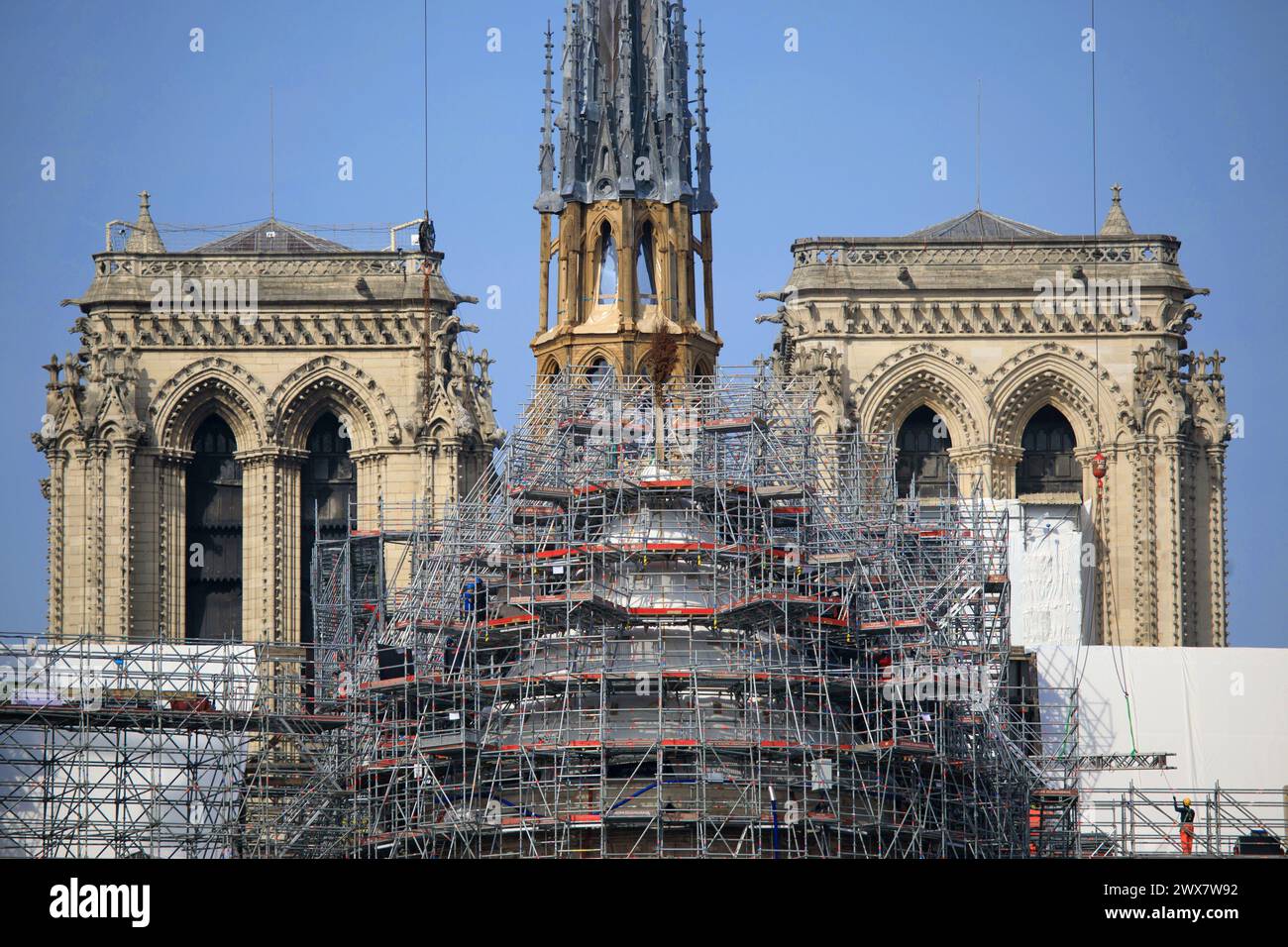 Francia, regione Ile-de-France, Parigi Île de la Cité, 4° arrondissement, Île de la Cité, cantiere cattedrale Notre-Dame de Paris 2024, installazione della nuova guglia. 21 marzo 2024 Foto Stock