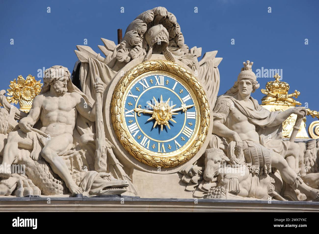 Turismo, Francia, ile de france, yvelines, versailles, palazzo di versailles, cour de marbre, corte di marmo, appartements du roi, appartamento del re, orologio Foto Stock