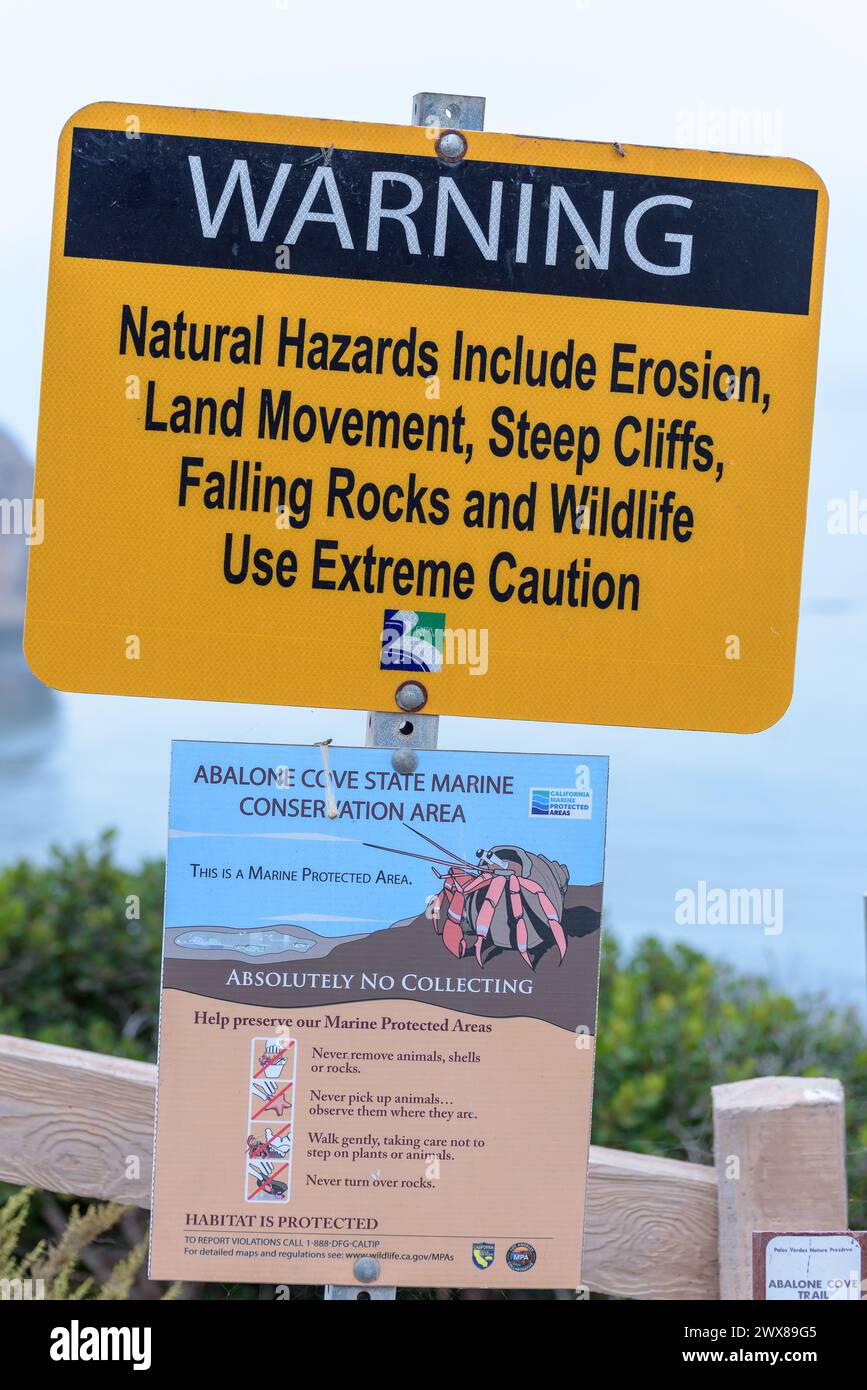 Un cartello segnaletico lungo il sentiero presso l'Abalone Cove State Marine Conservation area presso l'Abalone Cove Park a Rancho Palos Verdes, California. Foto Stock