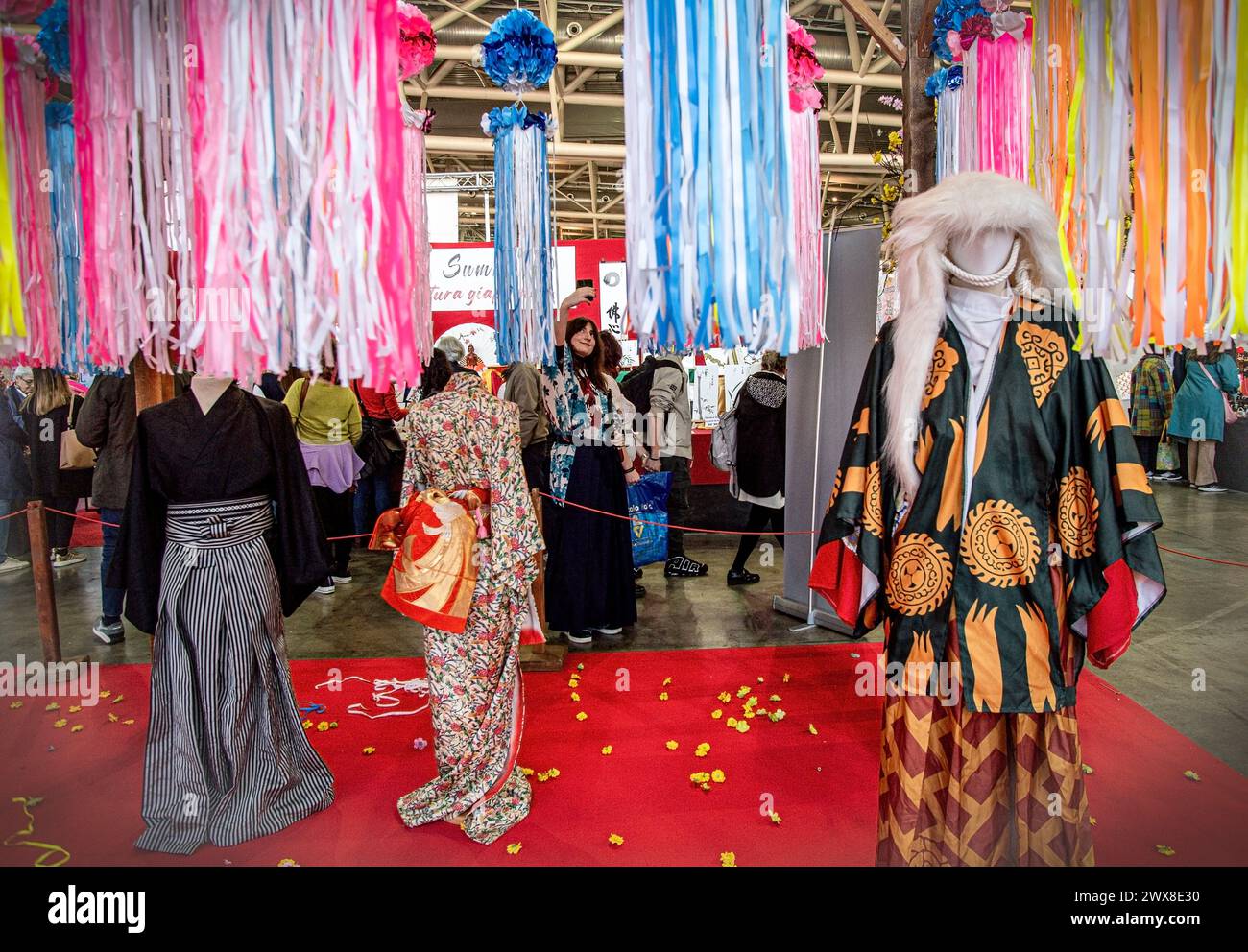 Italia Piemonte Torino Festival dell'oriente 2024 - Stand Japan - Kimono Foto Stock