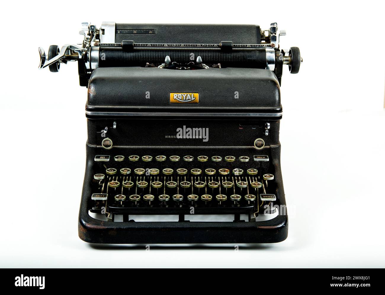 Macchina da scrivere Vintage su sfondo bianco Foto Stock